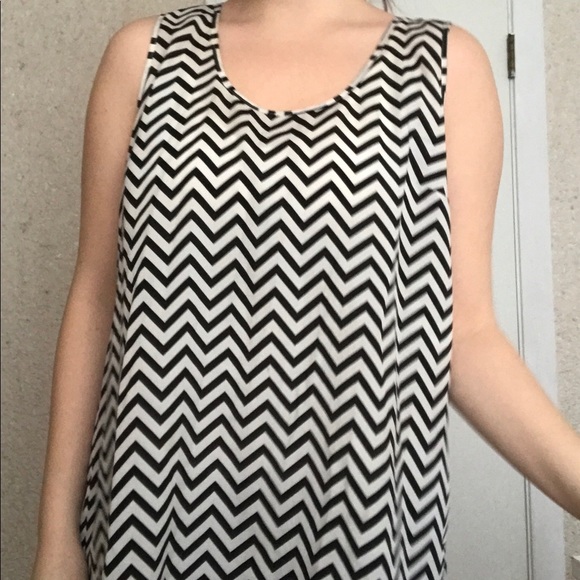 Patterned top - Picture 2 of 5